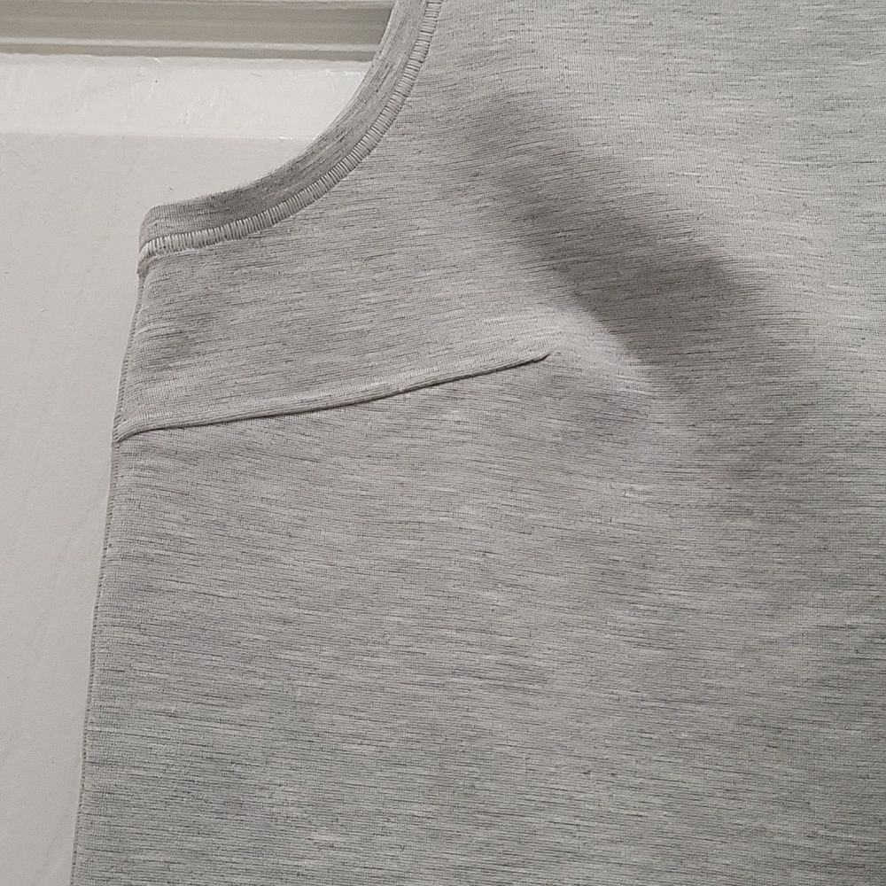 Lululemon Minimal Tank - Picture 4 of 10